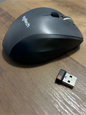 {Logitech} Wireless Computer Mouse